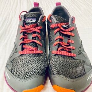 Patagonia Everlong Trail Running Charcoal and‎ Magenta Athletic Shoes 9B EUC